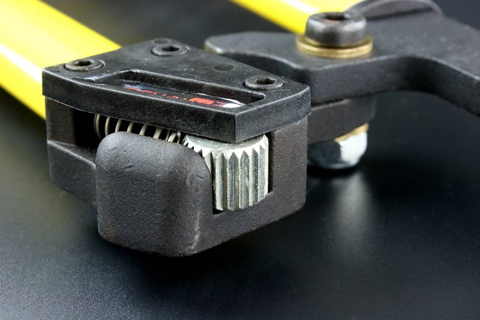 MX cable pulling pliers The professional pliers specific for Mxl2 tensioners