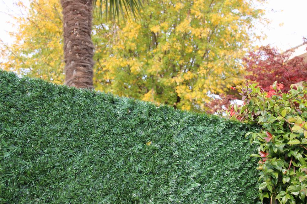 Divy Extra High shielding artificial hedge with bicoloured fringes