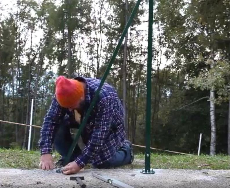 Green round support plate for brace bar To bolt a brace bar to a wall with elegance