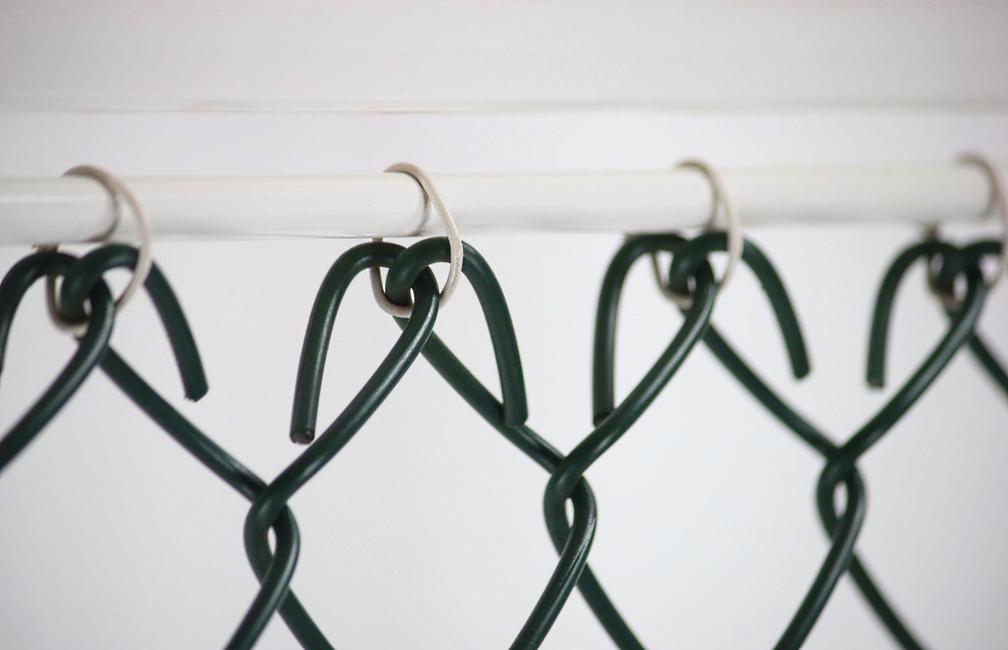 Chain link mesh Ø 4 The mesh for sports facilities and large wild animals