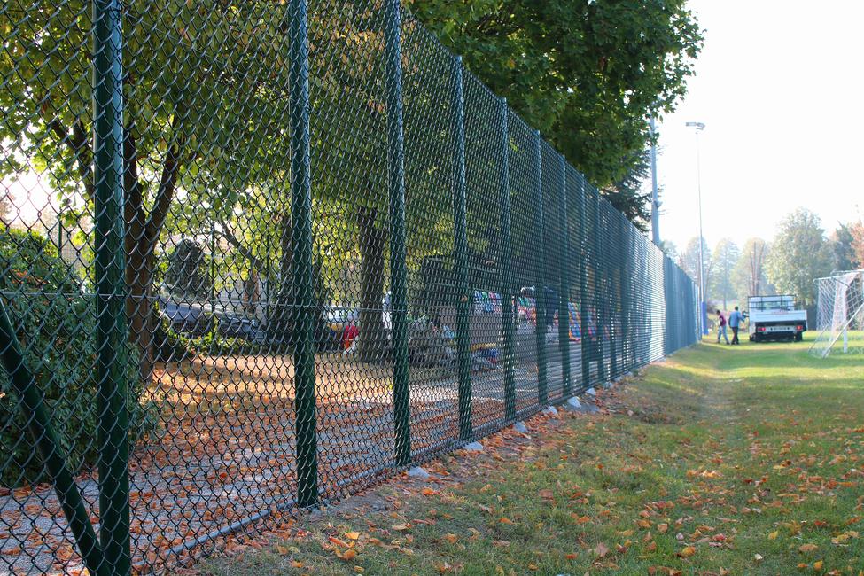 Chain link mesh Ø 4 The mesh for sports facilities and large wild animals