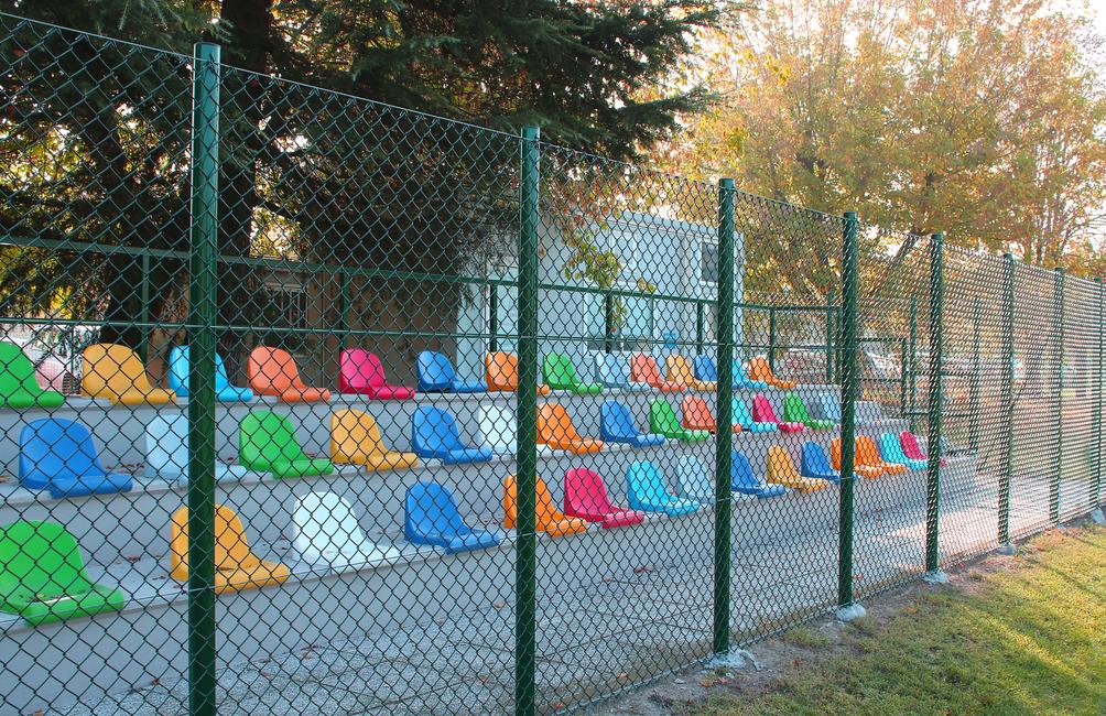 Chain link mesh Ø 4 The mesh for sports facilities and large wild animals