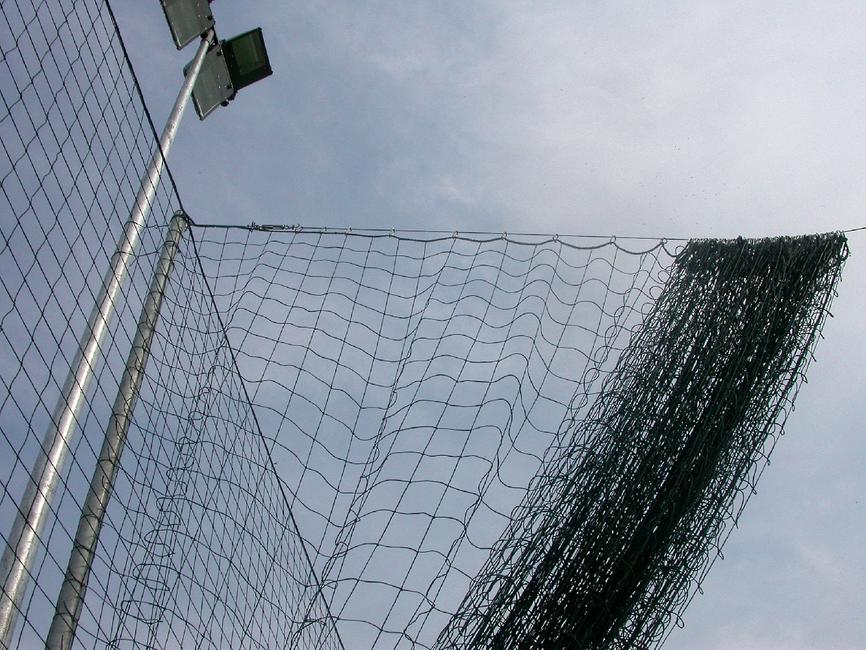 Filet polyéthylène 130x130 robuste Le filet haute résistance pour terrains de football