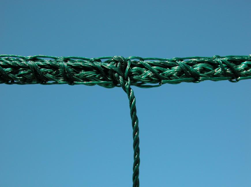 Filet polyéthylène 130x130 robuste Le filet haute résistance pour terrains de football