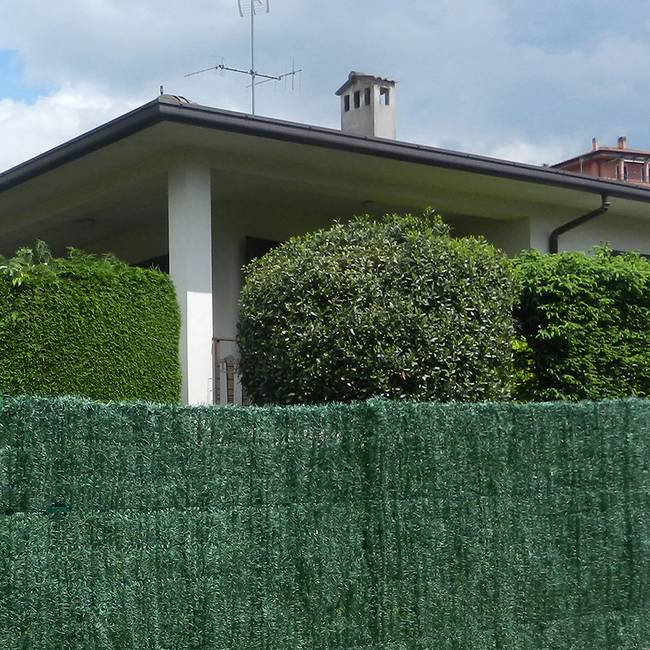 Divy Extra High shielding artificial hedge with bicoloured fringes