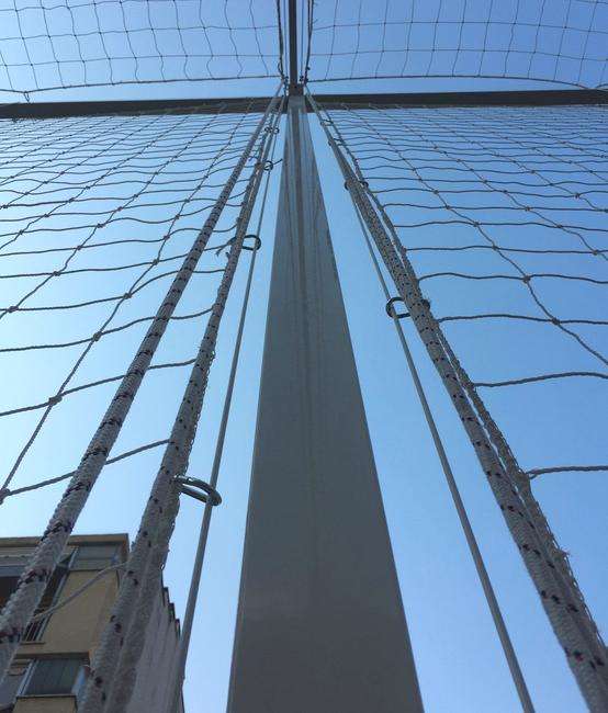 Fireman’s carabiner hook Always helpful to enclosure