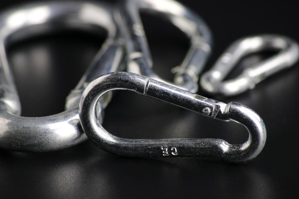 Fireman’s carabiner hook Always helpful to enclosure