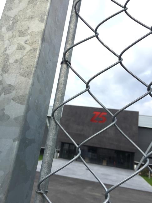 Galvanized chain link The traditional mesh