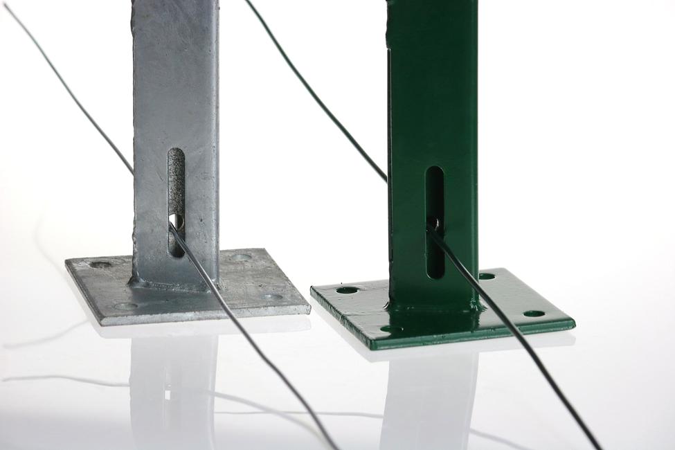 Galvanized support plate with flange T 30 To bolt a T30-post to a wall