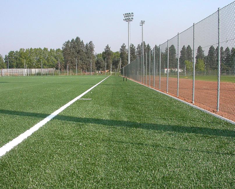 Heavy duty chain link mesh Ø 3.2 The chain link mesh for sports facilities