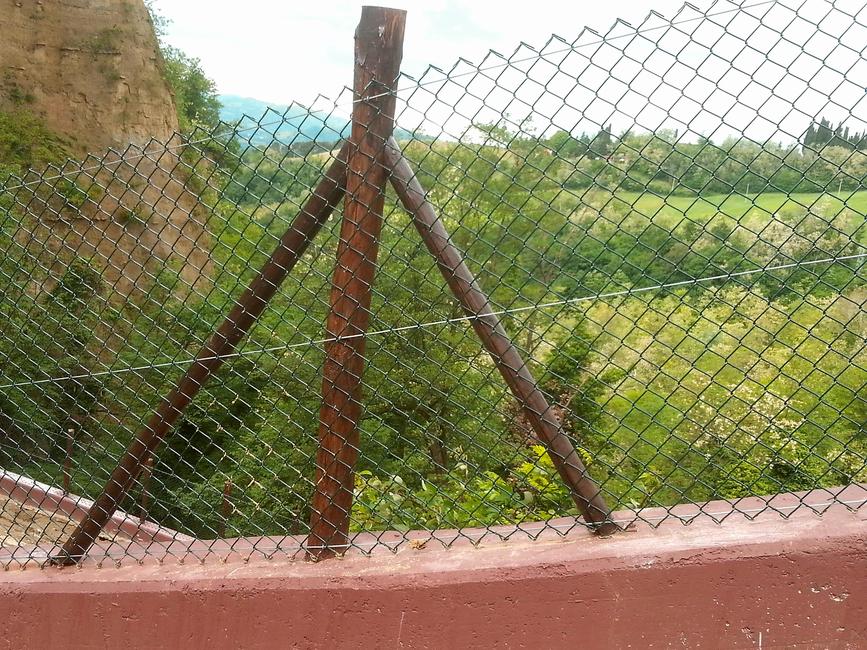 Heavy duty chain link mesh Ø 3.2 The chain link mesh for sports facilities