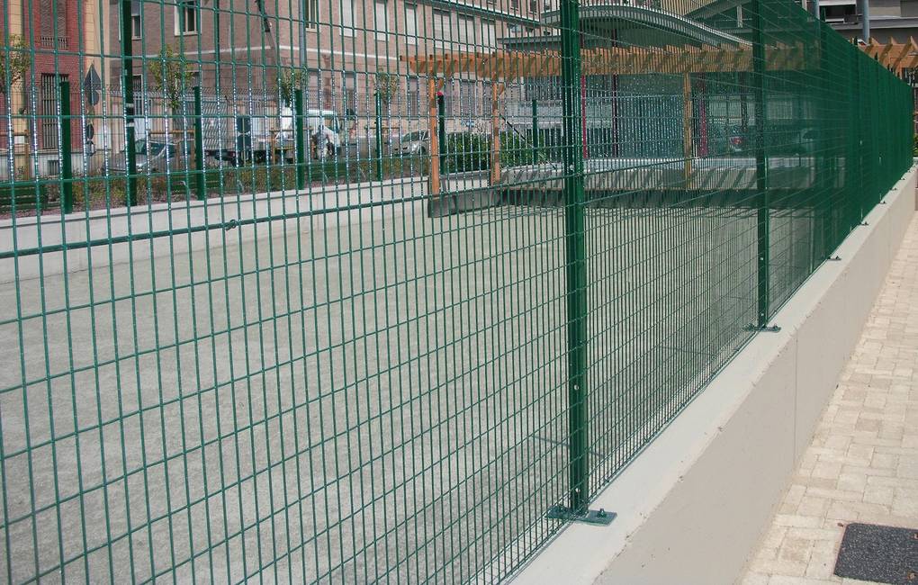 Palo a T grigio con piastra Per posa su muretto