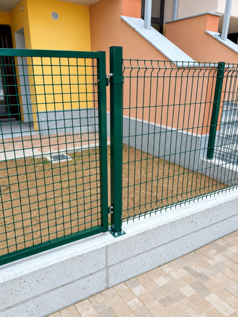 Pedestrian green Garden gate With stainless steel accessories
