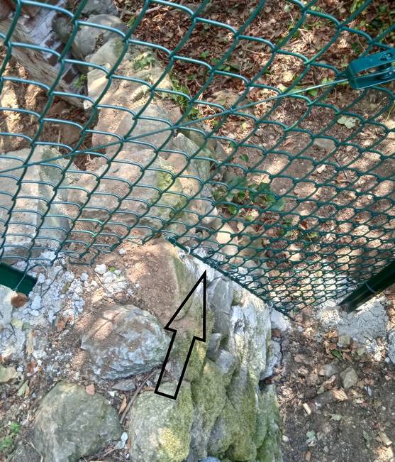 Plastic coated wall mounting steel bar For securing your mesh fence to a wall