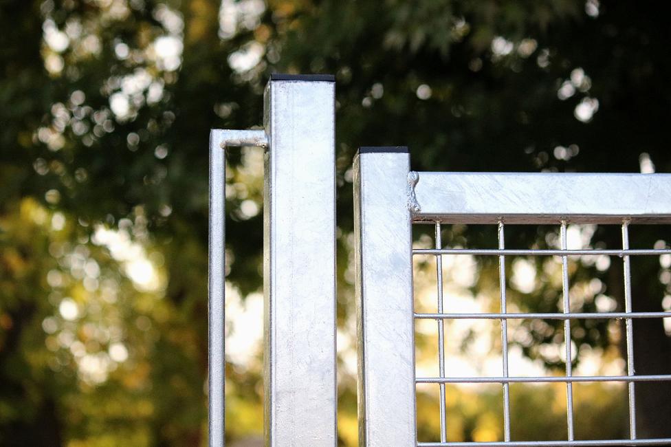 Portail standard galvanisé 1 battant Le portail pour structures sportives