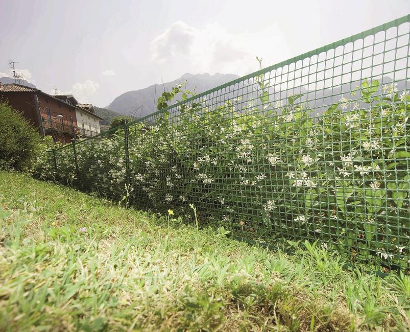 Quadra 20 Extra protection for mesh fencing and gates