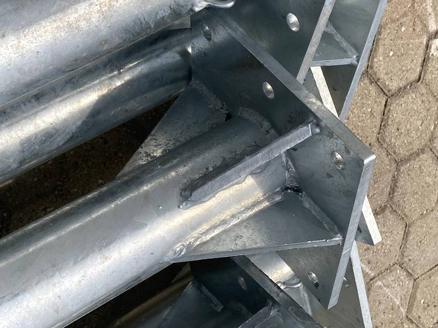 Reinforcement triangular bolt The triangular bolt to reinforce the posts