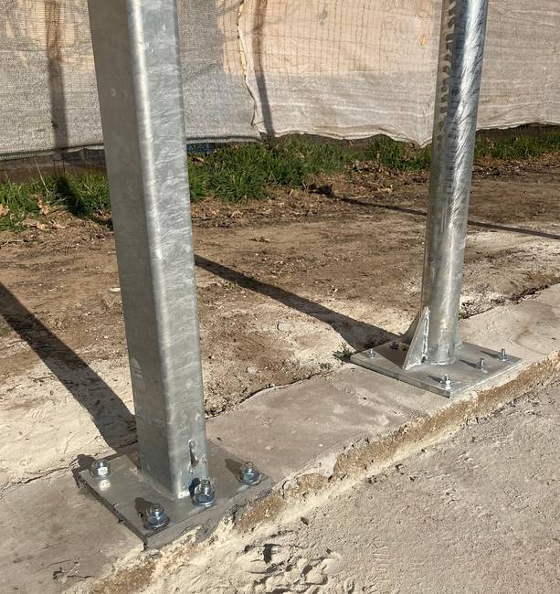 Reinforcement triangular bolt The triangular bolt to reinforce the posts