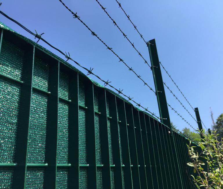 Riccio PVC Green plastic coated barded wire