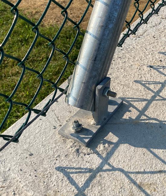 Support plate for sport facilities brace bar To bolt sport facilities brace bars to a sloping wall