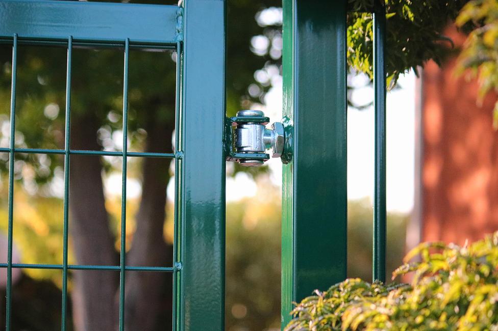 Dual swing driveway Base gate Complete and cost effective