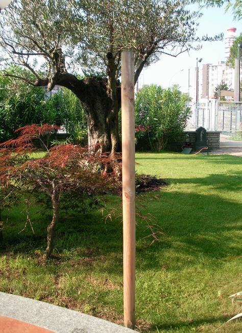 Turned pine post Ecological and cost-effective