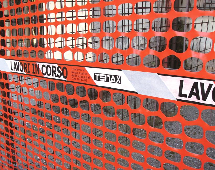 Working La rete da cantiere con nastro rifrangente