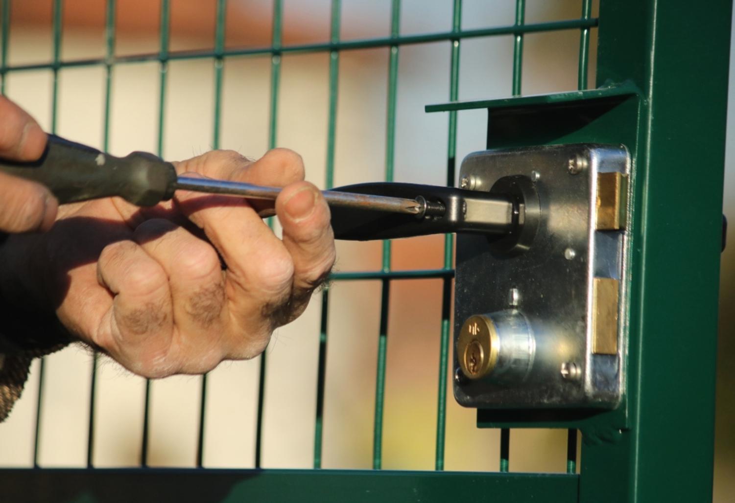 Comment installer un portail à deux battants