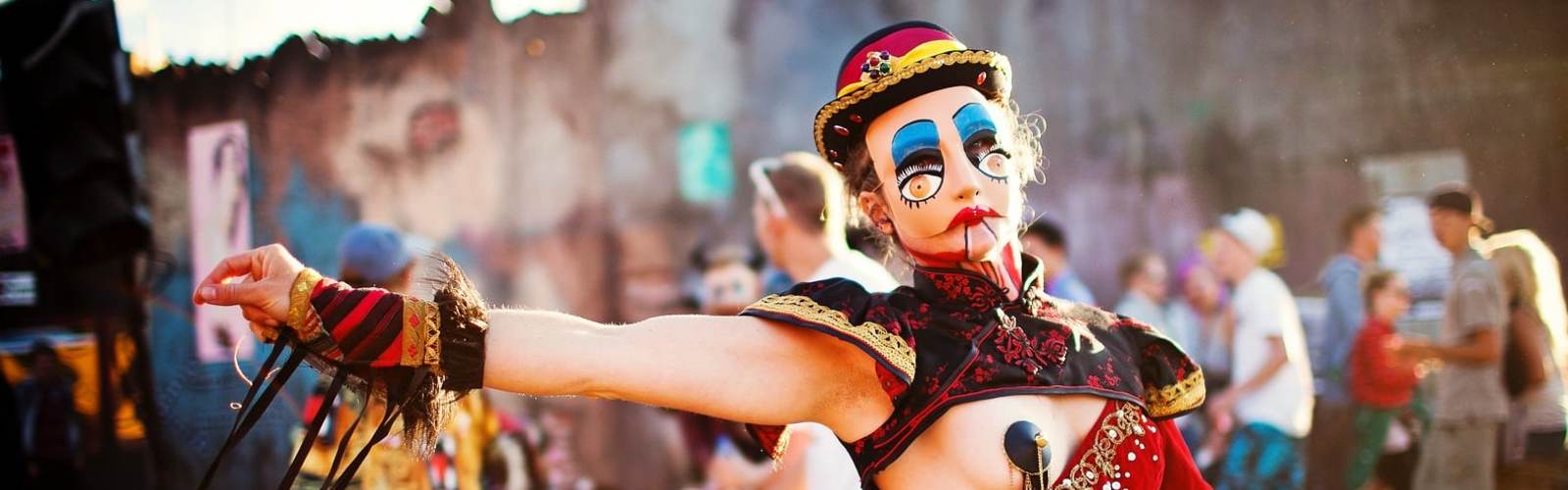 How to Lose Yourself in a Magic Reality at Music Festivals