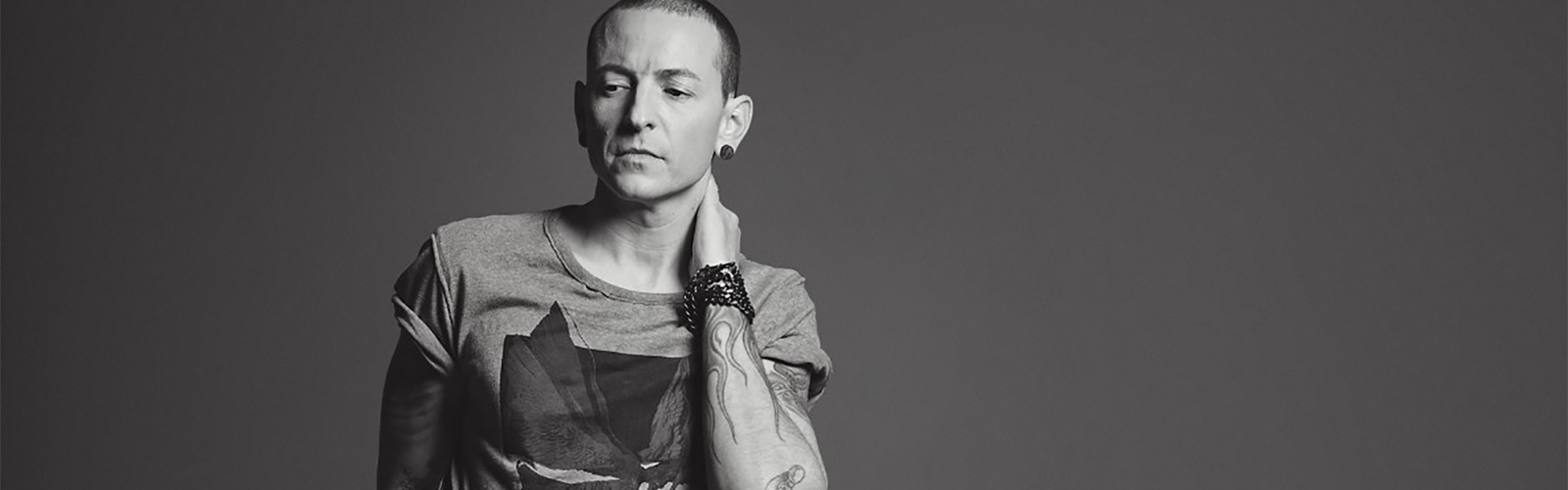 Famous react to Chester Bennington's Death
