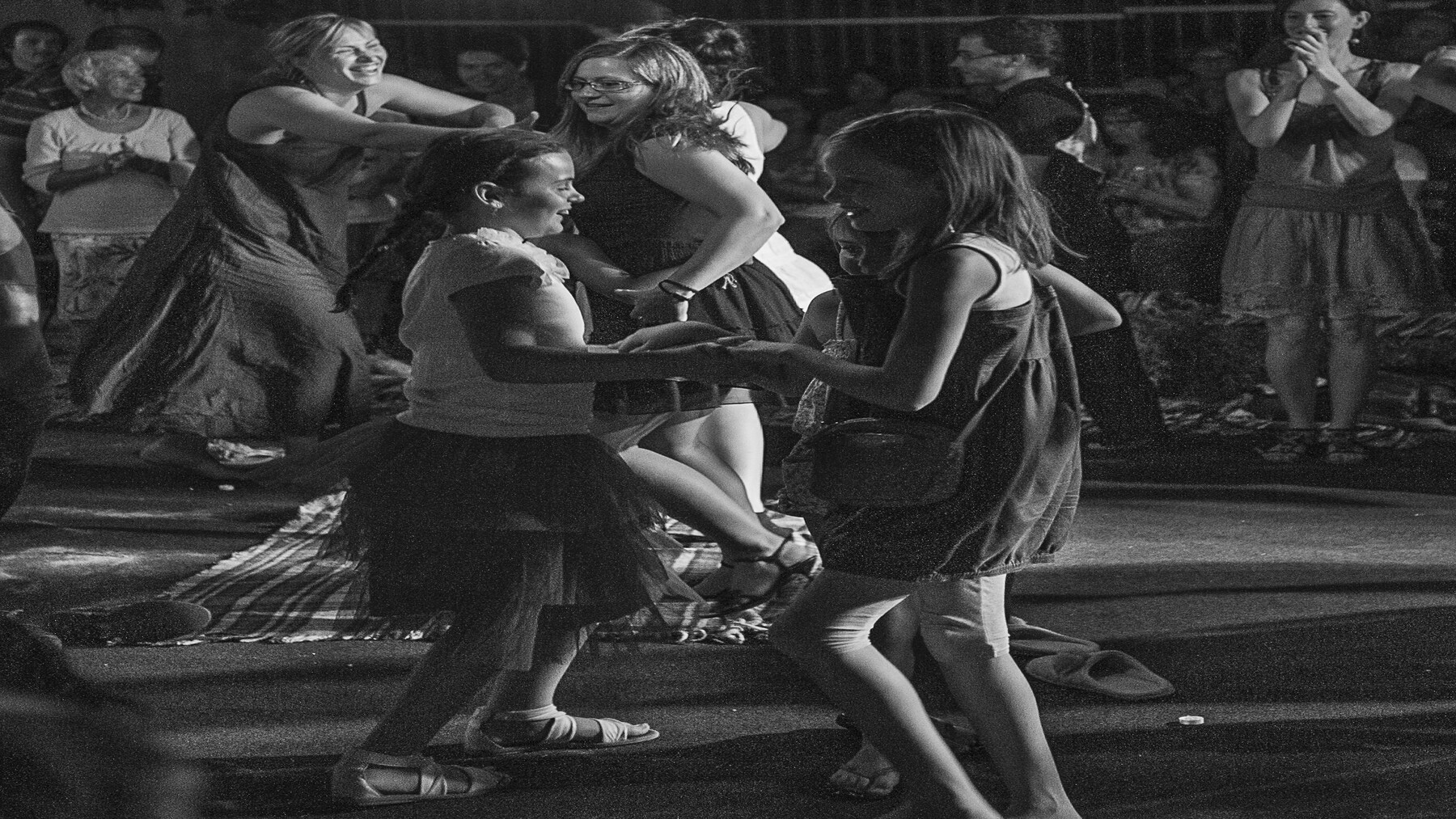 Concerts en milieu rural : Musique à côté de la rivière en sirotant une bière