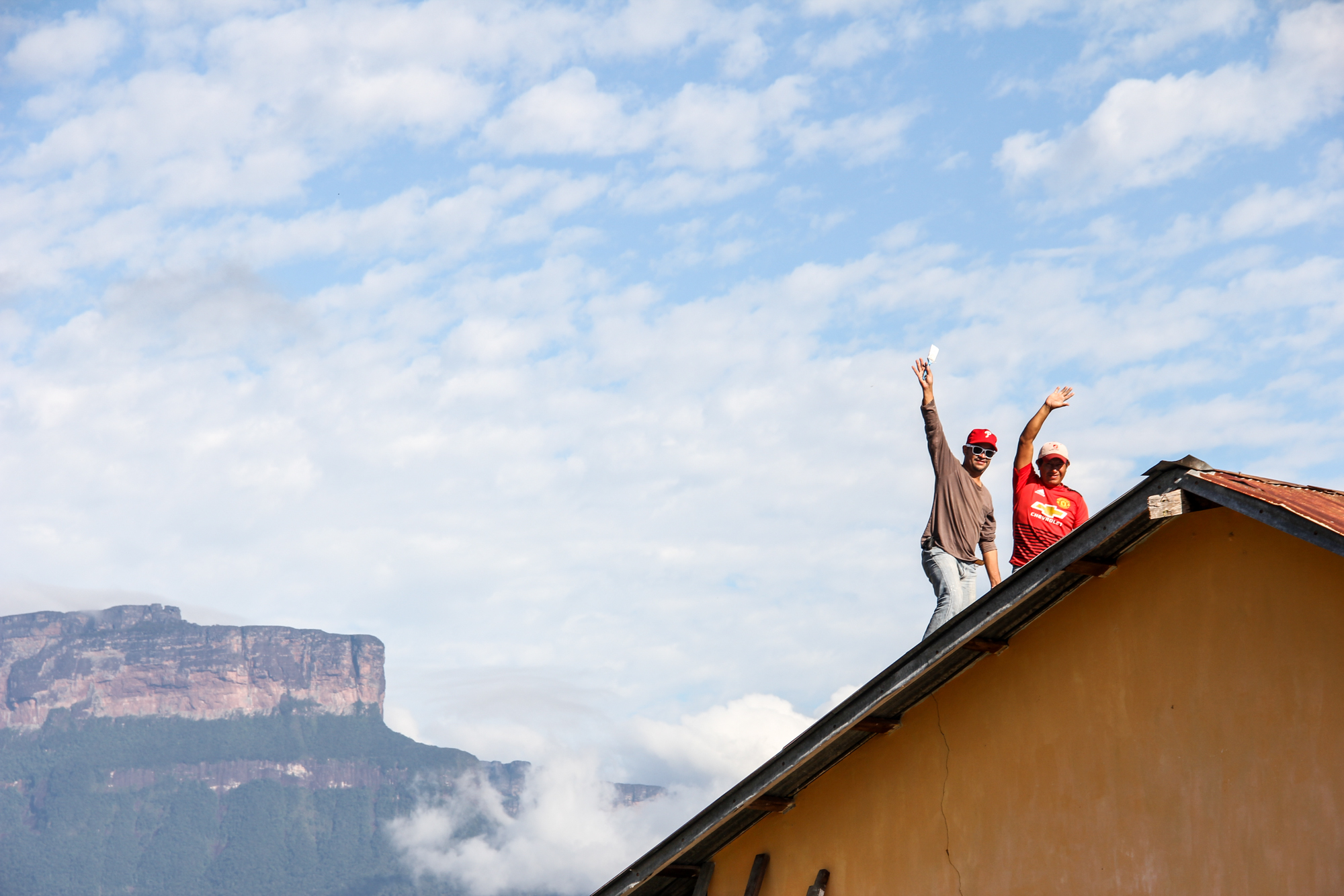 أضواء مضاءة! مكّنوا كاماراتا بالشمس