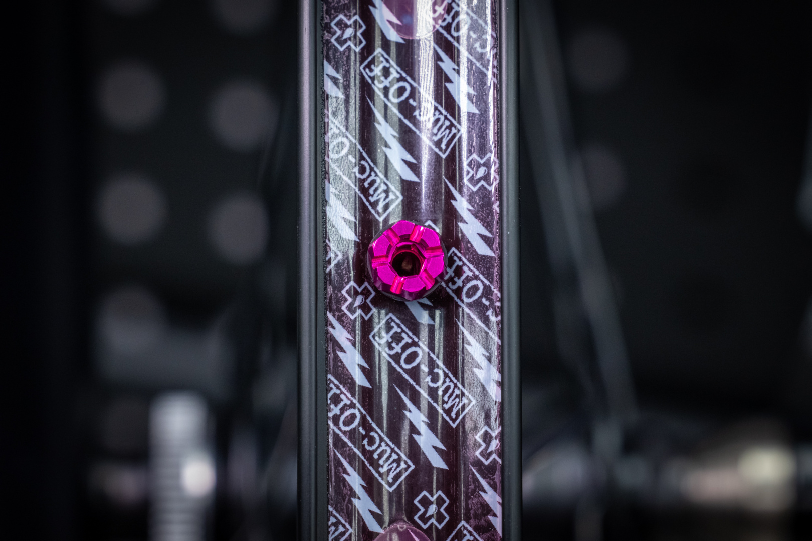 V2 Tubeless Valve Kit 44mm/pink – Bild 2