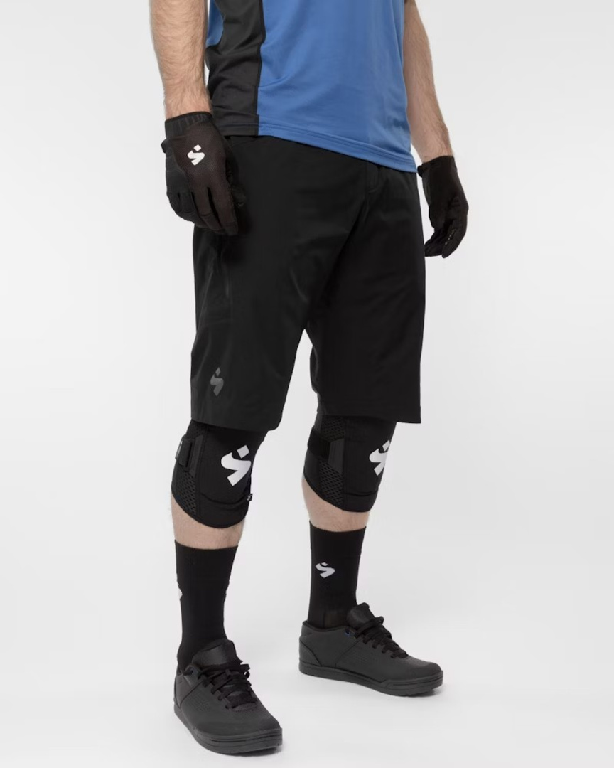 Hunter Slashed Shorts black – Bild 4