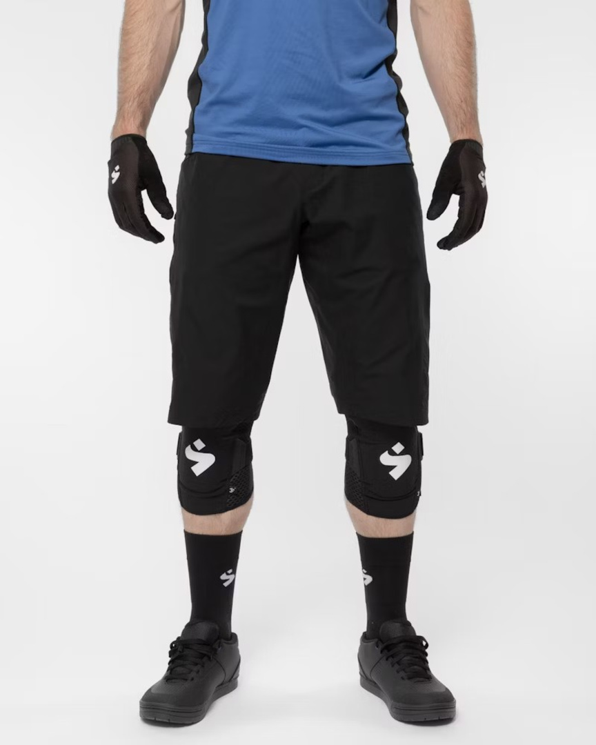 Hunter Slashed Shorts black – Bild 3