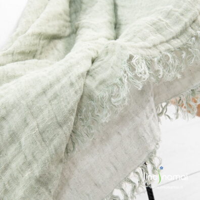 Dvipusis lininis pledas: žalsva ir pieno baltumo pusė