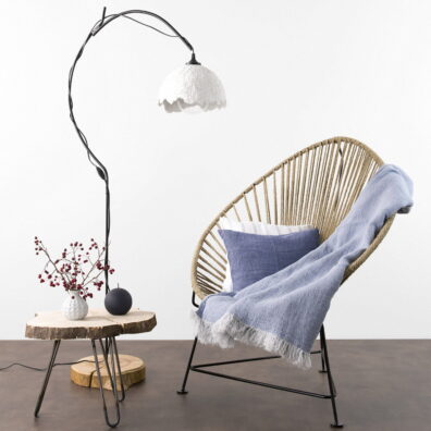 Lininis pledas mėlynos spalvos su raštu.