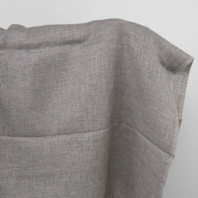 Languotas pilkos ir juodos spalvos lininis audinys