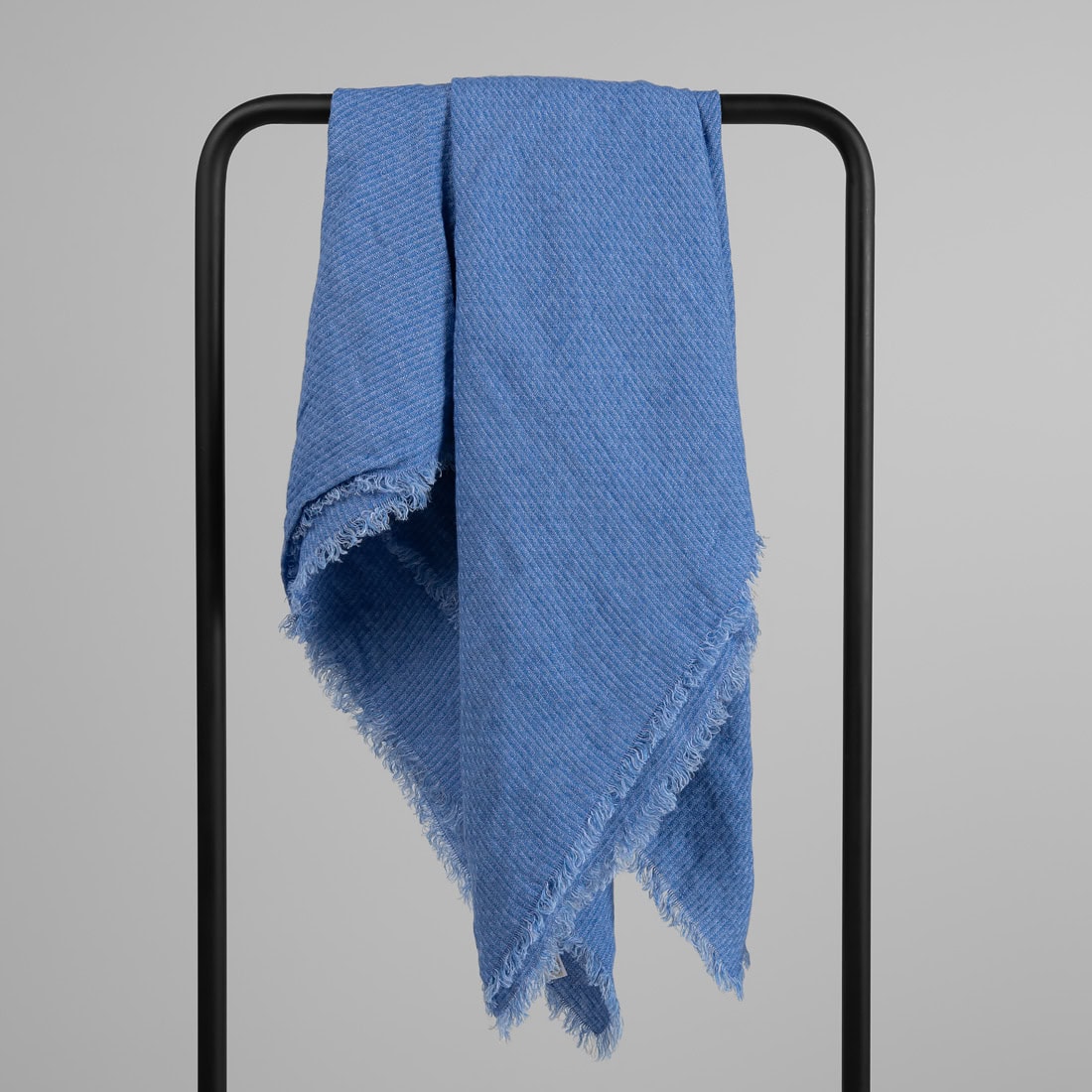 LYON raštuota mėlyna lininė skara