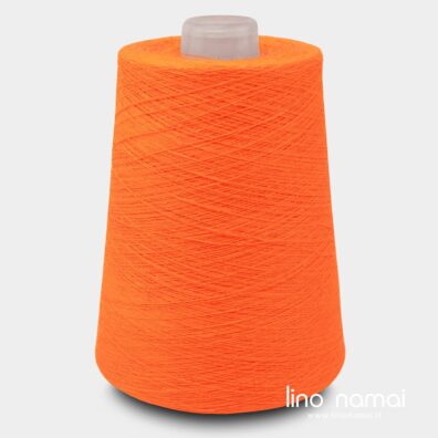 Ryškiai oranžinės spalvos lininiai verpalai mezgimui, nėrimui