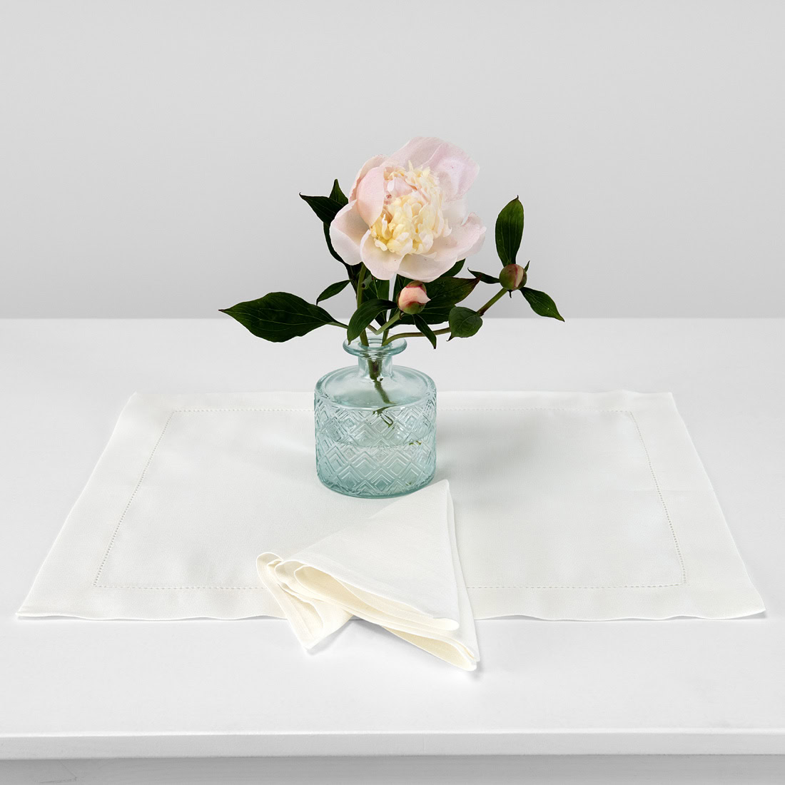 LUNA baltas patiesaliukas