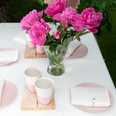 Gelsvai balta lino - medvilnės staltiesė, mereškuota, ir derančios servetėlės