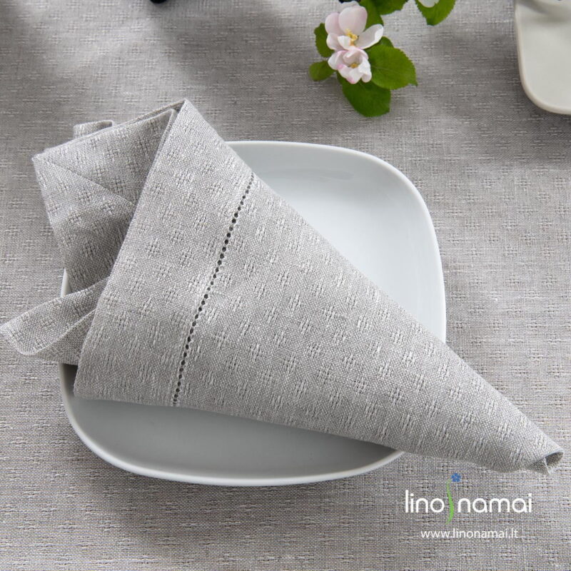 Šviesiai pilka mereškuota lininė servetėlė