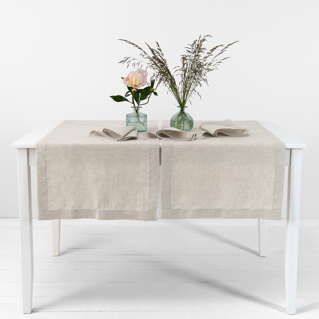 AIRA šviesiai pilkas takelis