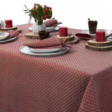 Lininė staltiesė pilka su raudonais rombais.