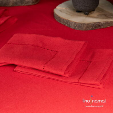 Raudona mereškuota servetėlė iš lino - medvilnės sudėties audinio