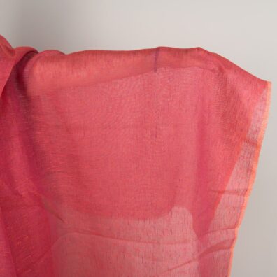 Raudonas peršviečiamas lino audinys