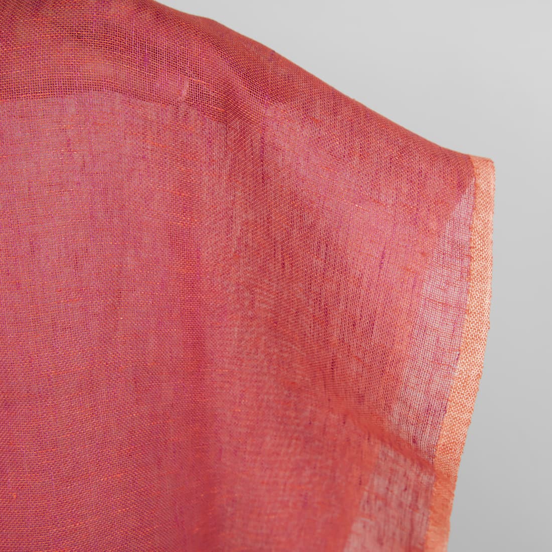 Raudonas permatomas melanžinis lino audinys