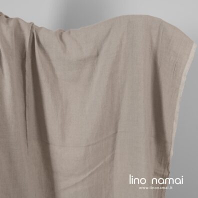 Pilkos spalvos plautas lininis audinys