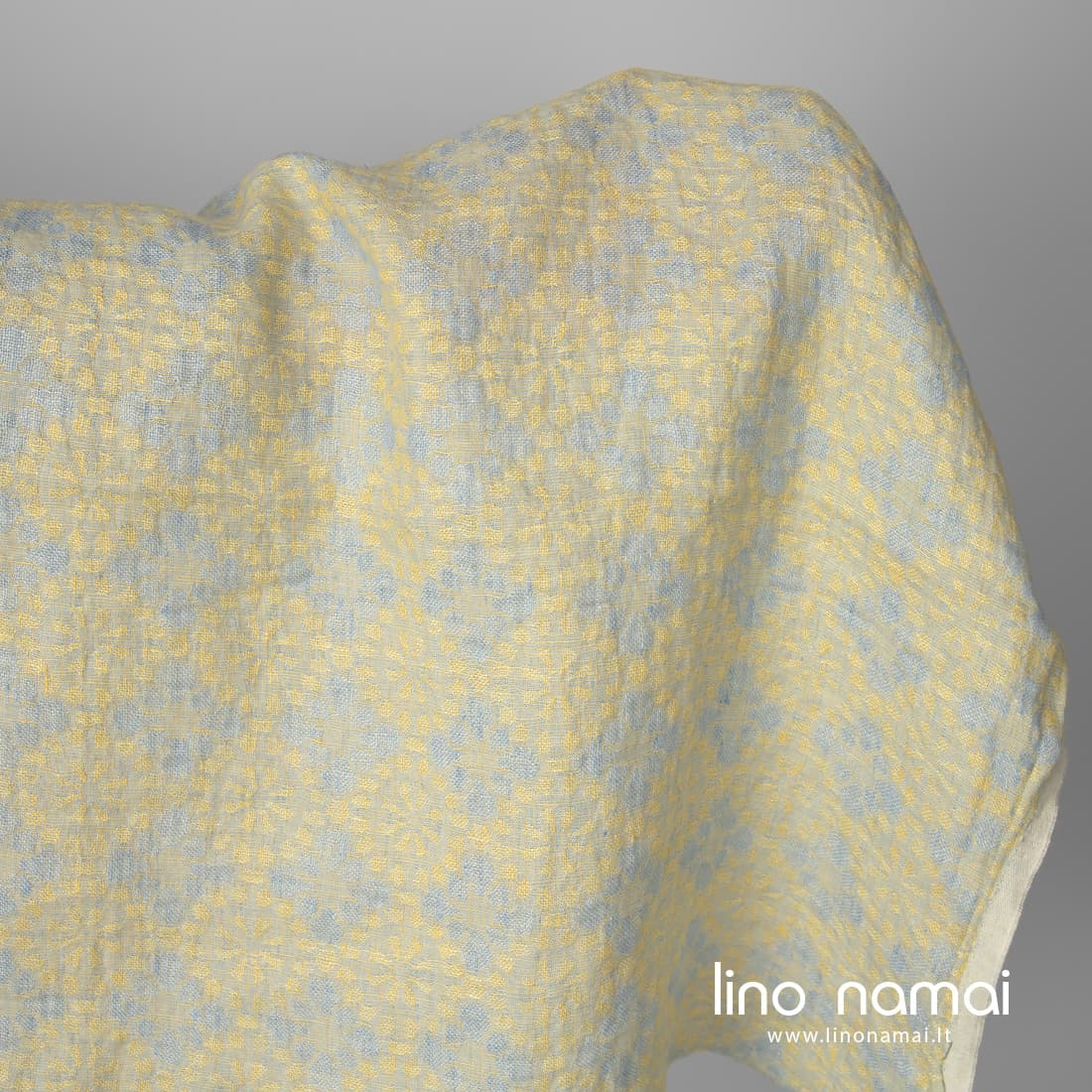 Gelsvas gėlėtas skalbtas audinys